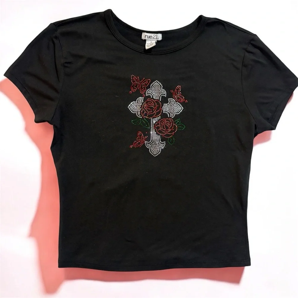 Rue21 Classic Black T Y2K Rhinestone Design Roses and Cross Sz M Bikercore Goth - Picture 1 of 7